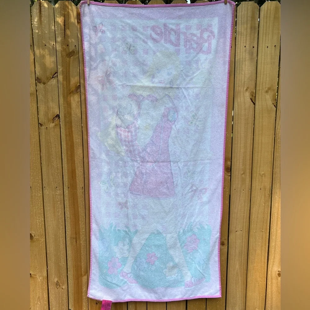 VINTAGE BARBIE BEACH TOWEL.